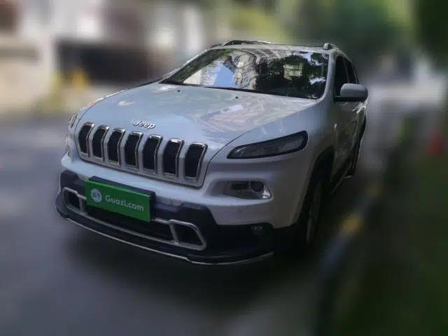 Jeep Cherokee 2016 2.0L Superior Edition