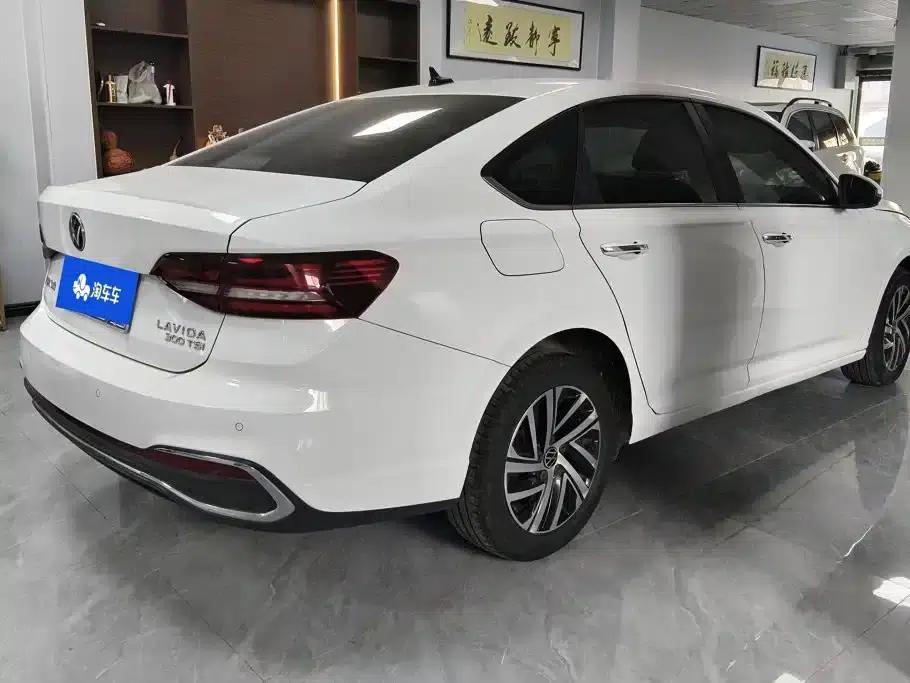 2023 Volkswagen Lavida 300TSI DSG Full Comfort Edition — миниатюра 3