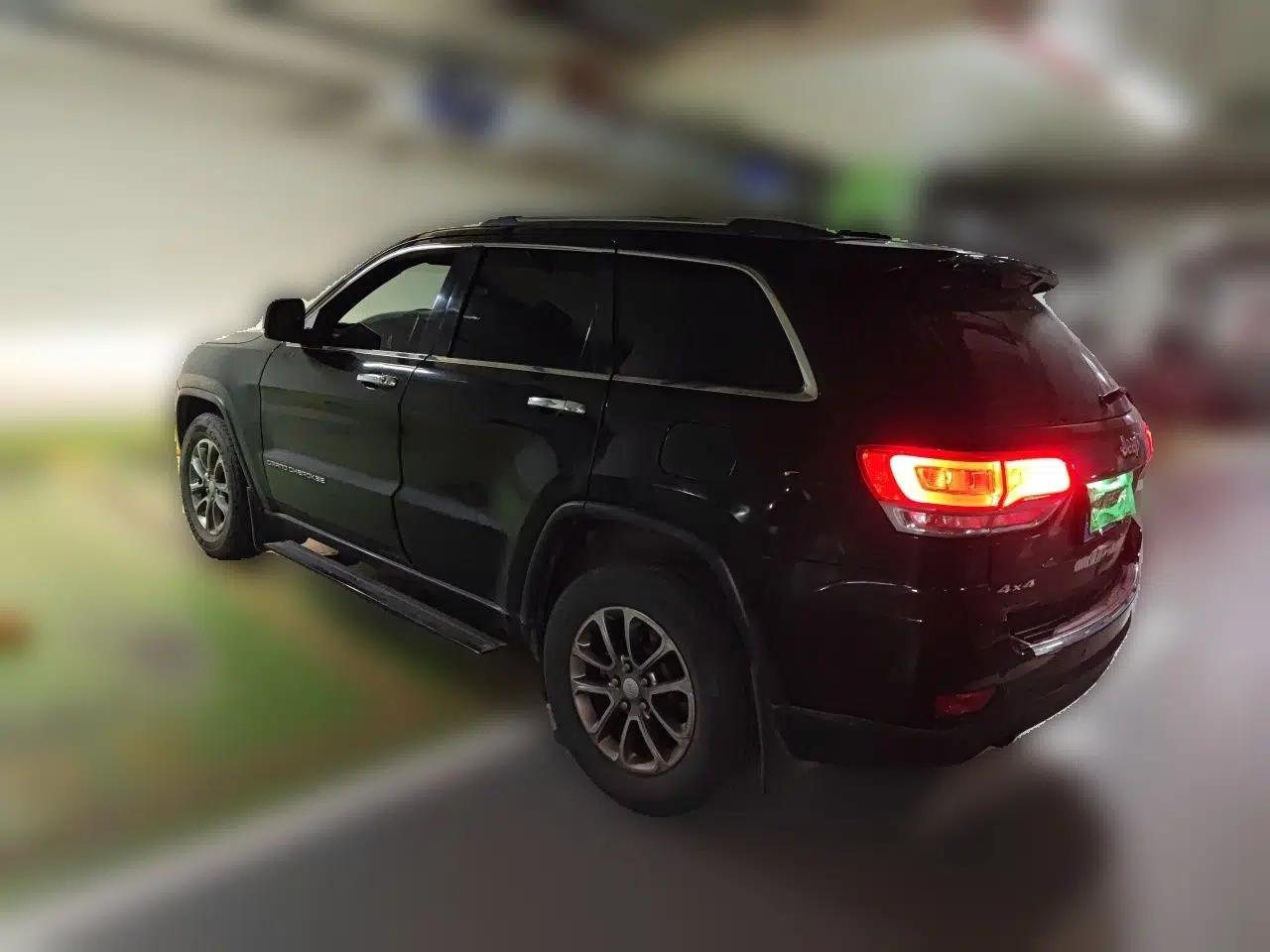 Jeep Grand Cherokee 2014 3.6L Elite Navigation Edition — миниатюра 4