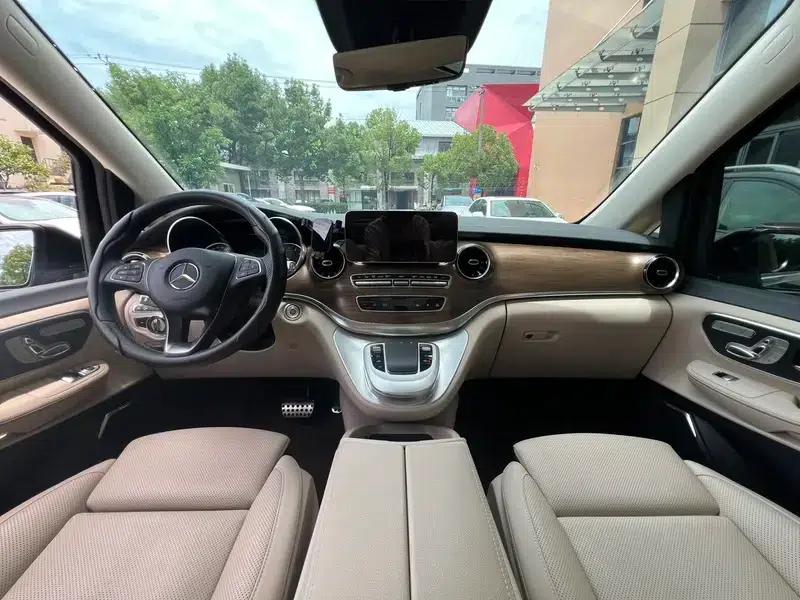 Mercedes-Benz V-Class 2022 V 260 L Long Wheelbase Premium Edition — миниатюра 12