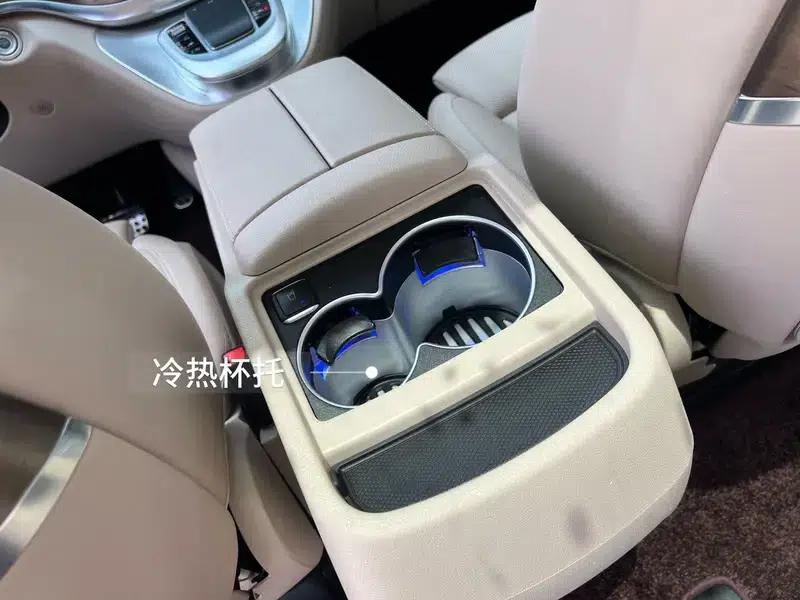 Mercedes-Benz V-Class 2022 V 260 L Long Wheelbase Premium Edition — миниатюра 8