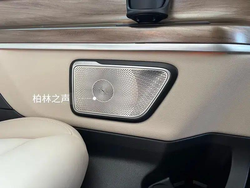 Mercedes-Benz V-Class 2022 V 260 L Long Wheelbase Premium Edition — миниатюра 9
