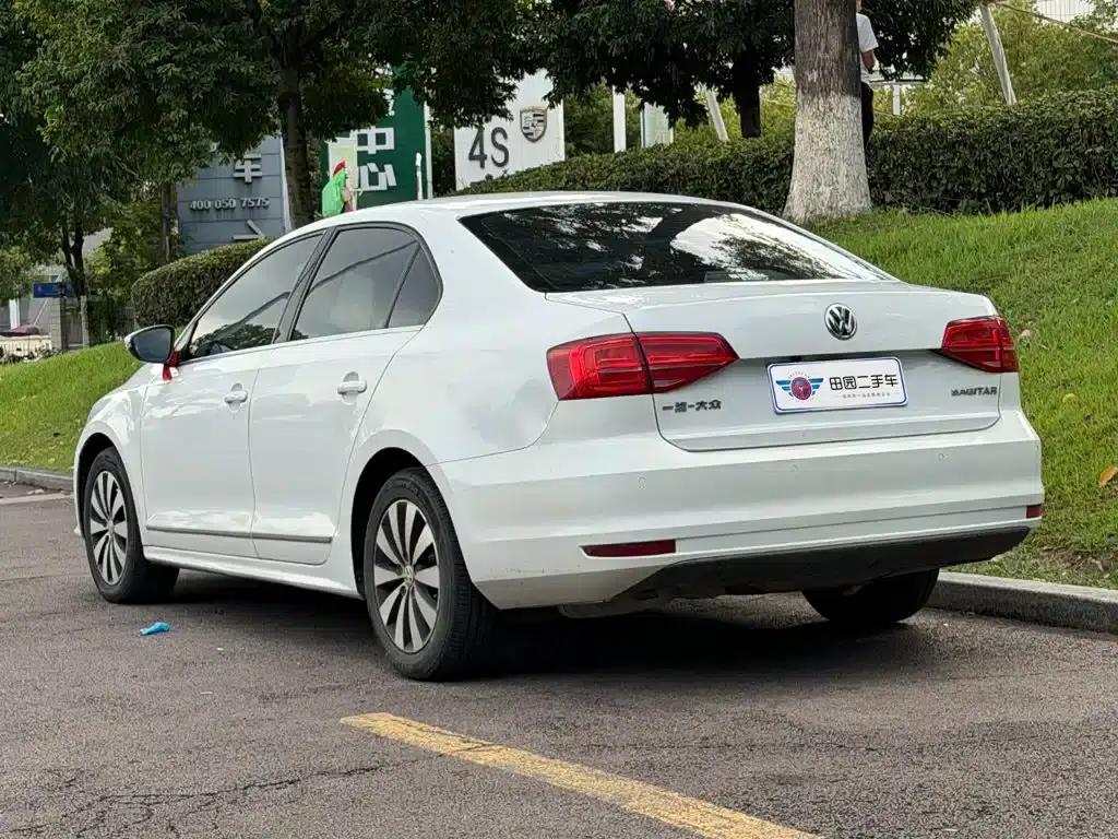 2018 Volkswagen Sagitar 1.6L Automatic Comfort Model — миниатюра 4
