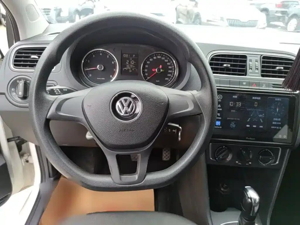 2014 Polo 1.6L Automatic Comfort Edition — миниатюра 11
