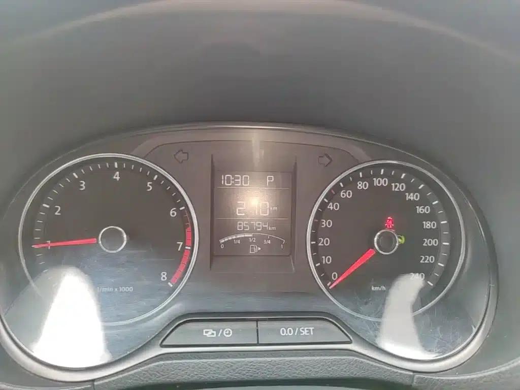 2014 Polo 1.6L Automatic Comfort Edition — миниатюра 12
