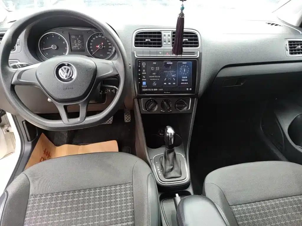 2014 Polo 1.6L Automatic Comfort Edition — миниатюра 13
