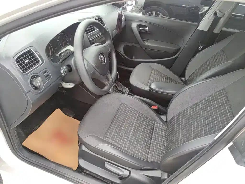 2014 Polo 1.6L Automatic Comfort Edition — миниатюра 15