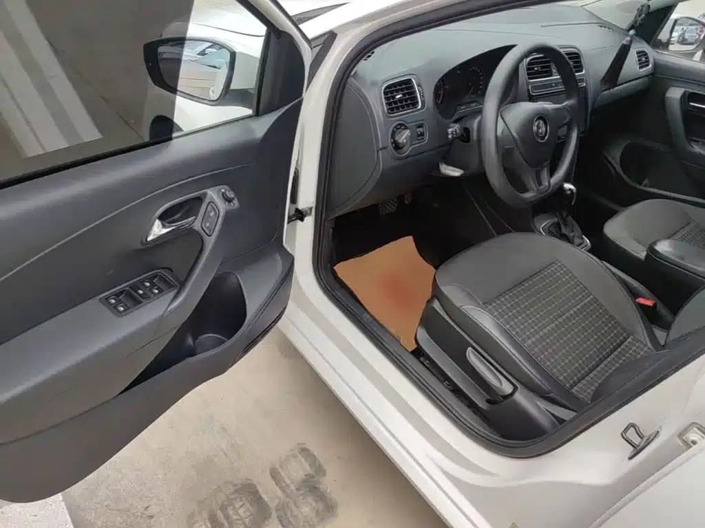 2014 Polo 1.6L Automatic Comfort Edition — миниатюра 16