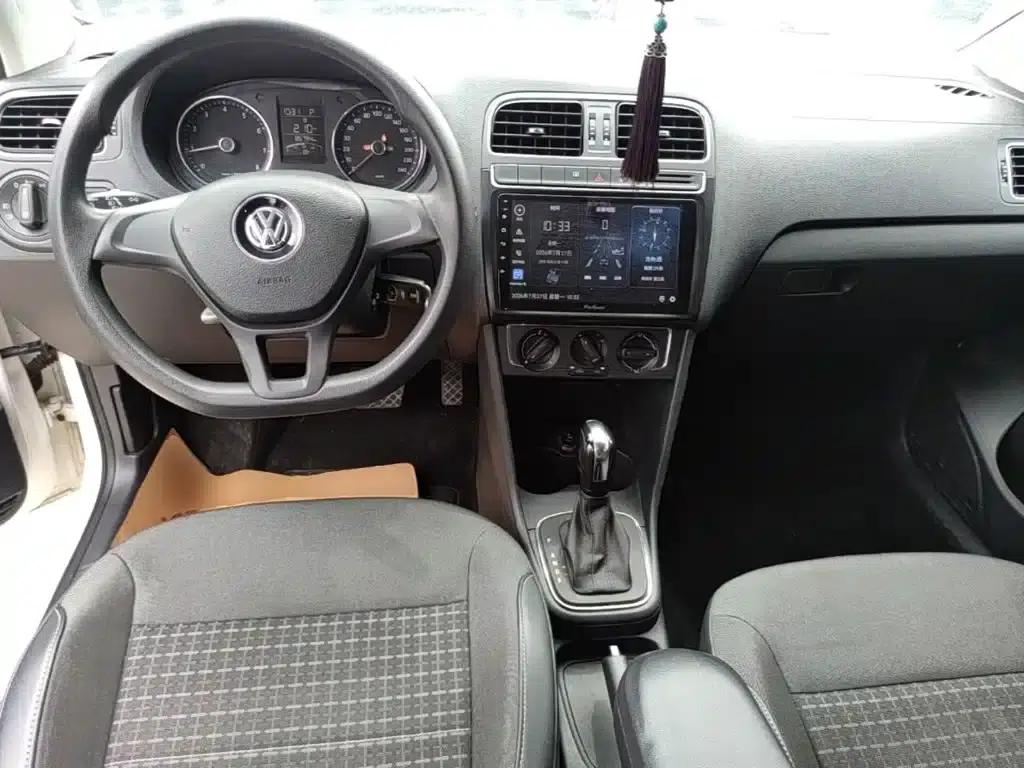 2014 Polo 1.6L Automatic Comfort Edition — миниатюра 10