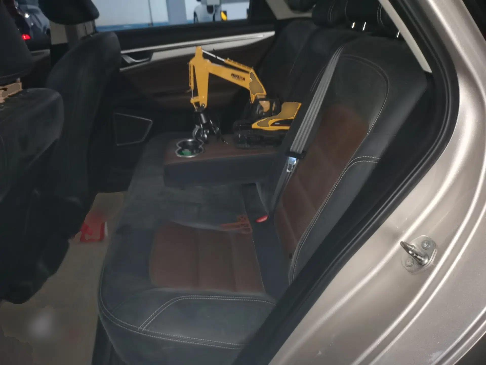 Geely Auto Emgrand GL 2017 1.3T DCT Luxury Model — миниатюра 17