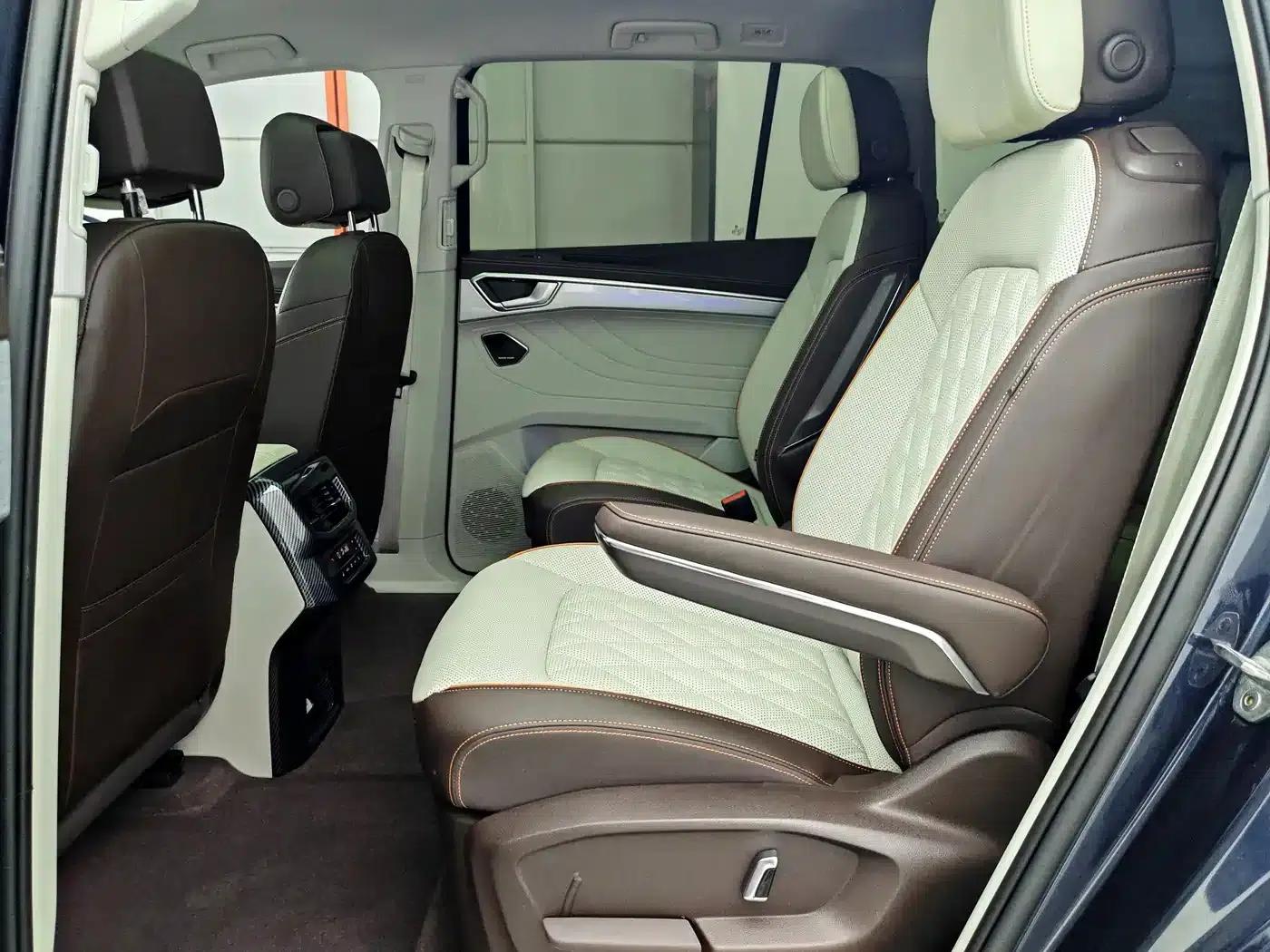2021 Range Rover 530TSI AWD Flagship Pro — миниатюра 6