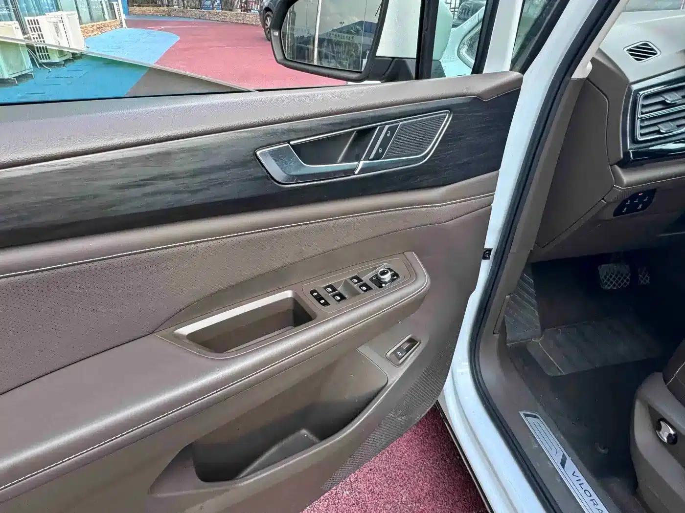 Viloran 2023 330TSI Luxury Edition — миниатюра 8