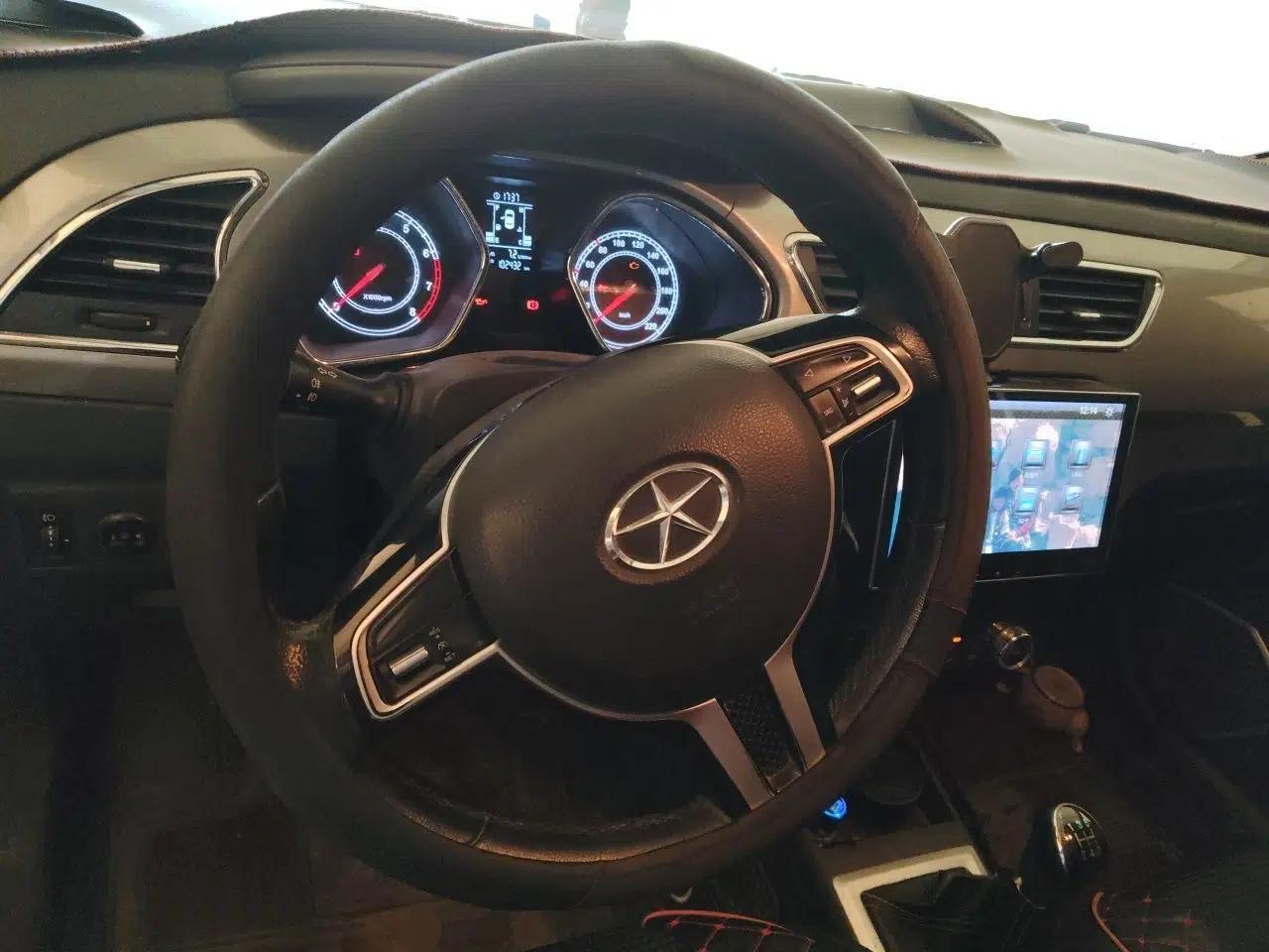 JAC Group Refine S2 2016 1.5L Manual Luxury Smart Version Two-Tone Edition — миниатюра 10