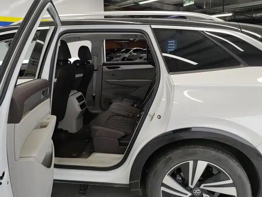 2023 Range Rover 380TSI AWD R-Line Cruiser — миниатюра 11