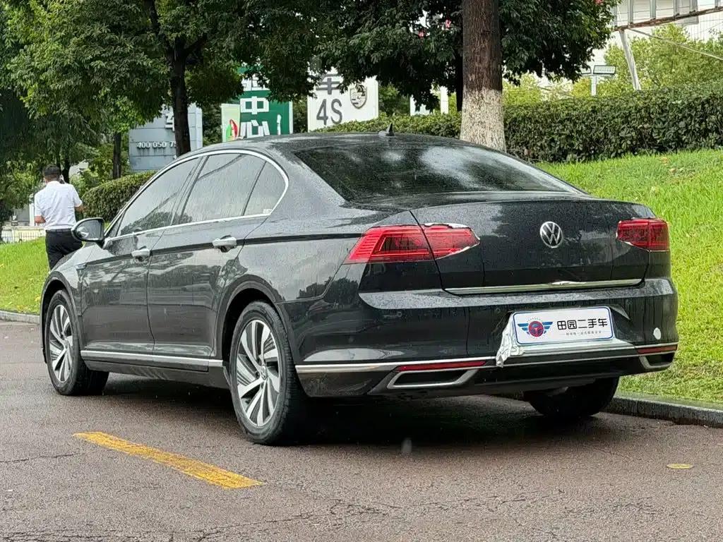 2022 Volkswagen Passat PHEV GTE Luxury Edition — миниатюра 4