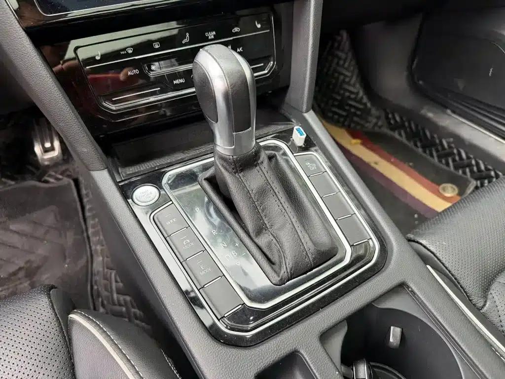 2022 Volkswagen Passat PHEV GTE Luxury Edition — миниатюра 9