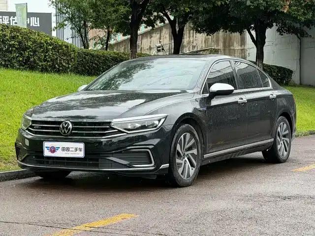 2022 Volkswagen Passat PHEV GTE Luxury Edition