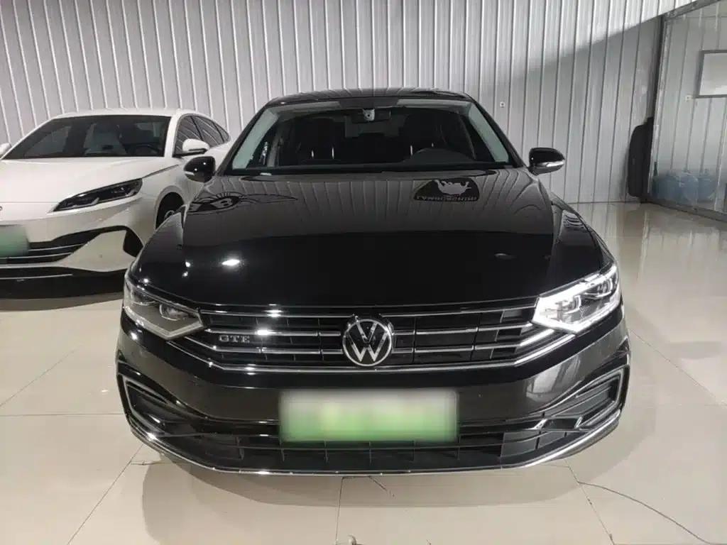 2022 Volkswagen Passat PHEV GTE Luxury Edition — миниатюра 3