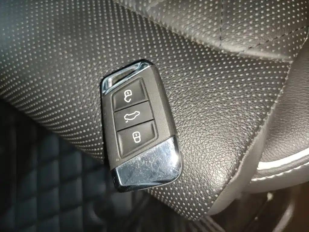 2022 Volkswagen Passat PHEV GTE Luxury Edition — миниатюра 9