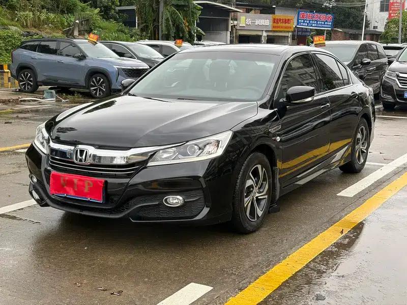 2016 Honda Accord 2.0L Comfort Edition — миниатюра 1