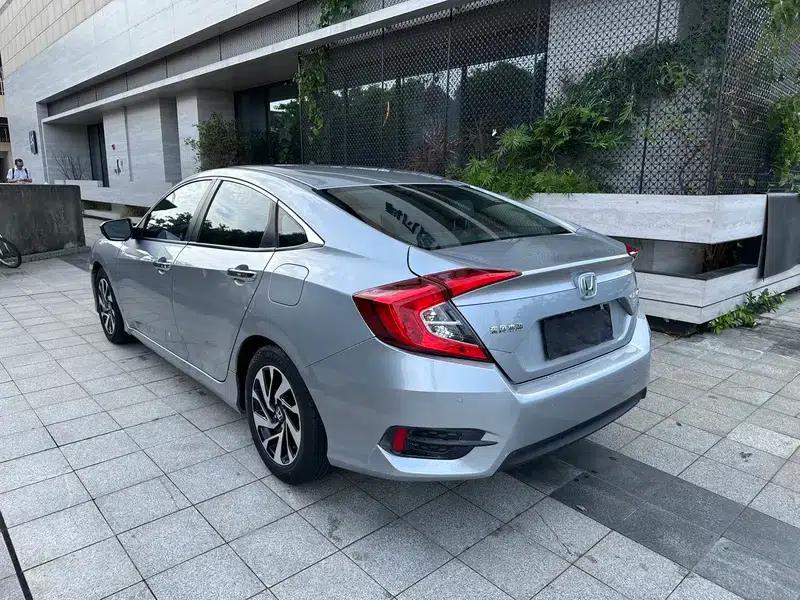 2016 Civic 220TURBO CVT Luxury Edition — миниатюра 3
