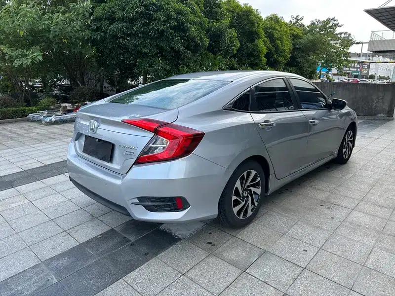 2016 Civic 220TURBO CVT Luxury Edition — миниатюра 5