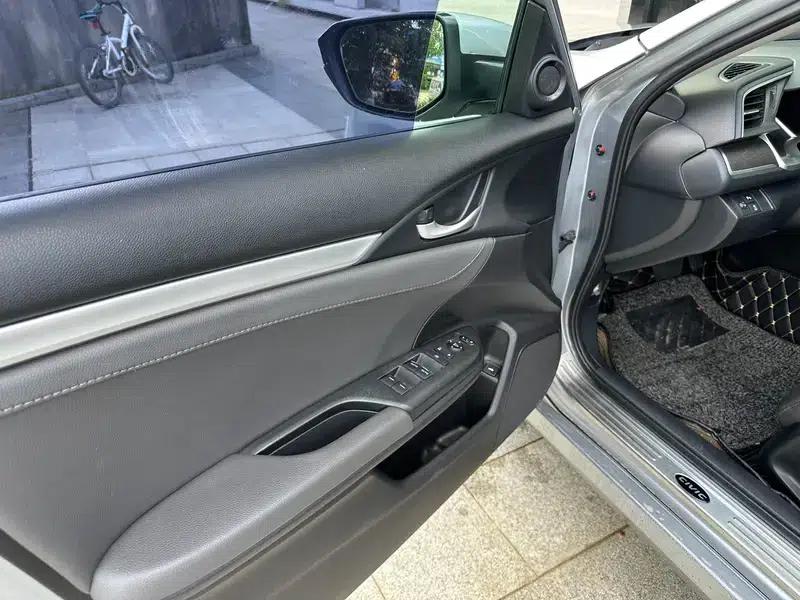 2016 Civic 220TURBO CVT Luxury Edition — миниатюра 7