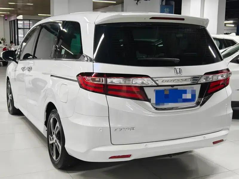2017 Odyssey 2.4L Luxury Edition — миниатюра 3