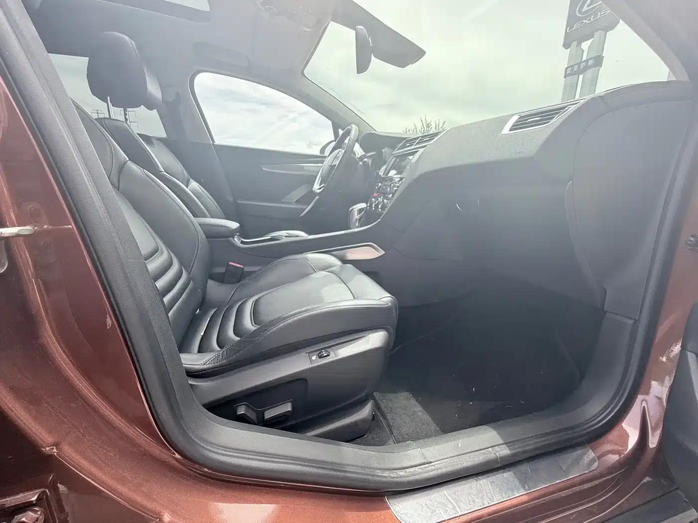 DS 6 2014 1.6T Luxury Edition THP160 — миниатюра 13