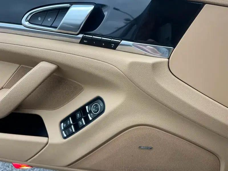 Panamera 2013 Panamera 4 Platinum Edition 3.6L — миниатюра 8