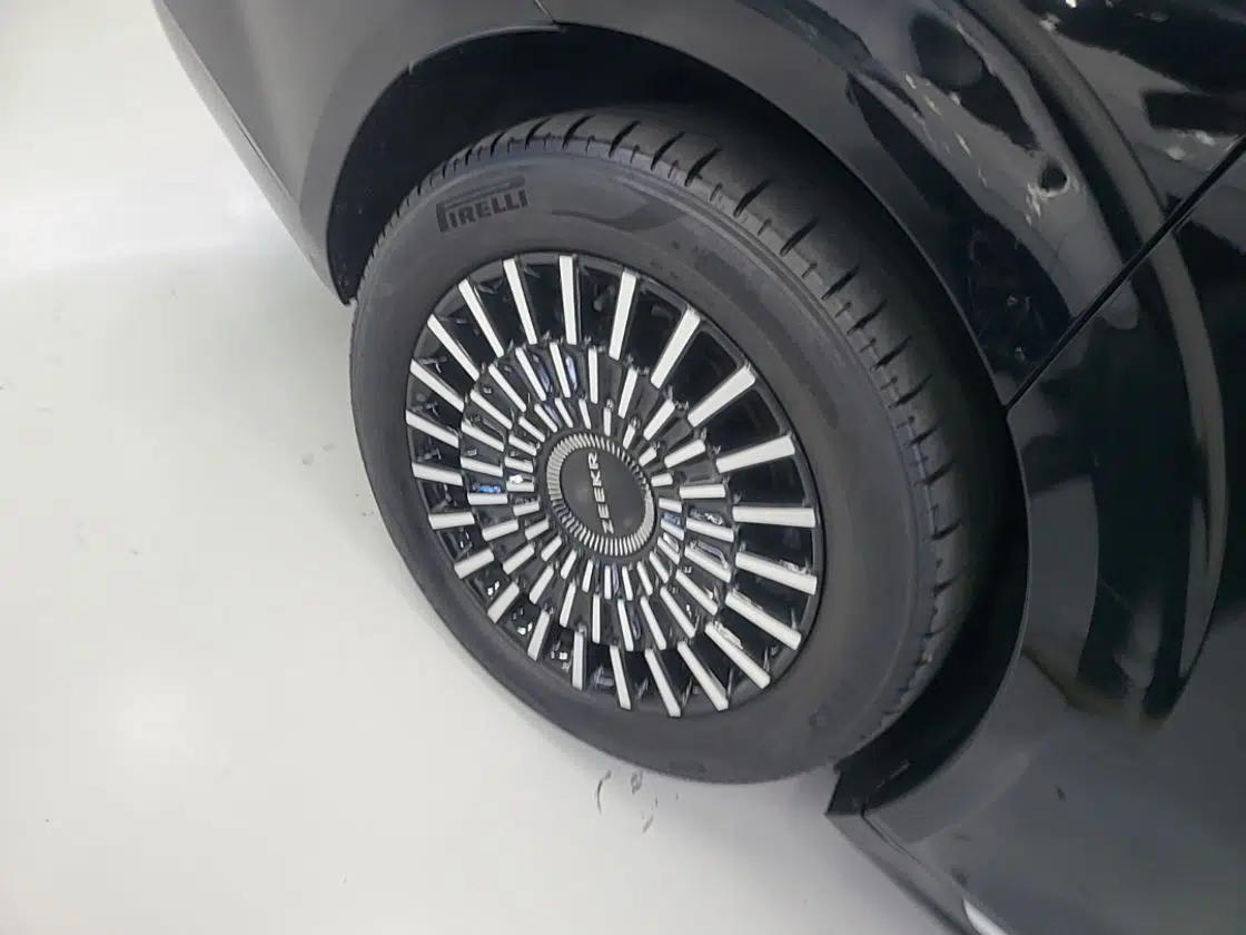 Zeekr 009 2024 Six-Seat Executive Version 4WD 108 kWh — миниатюра 11