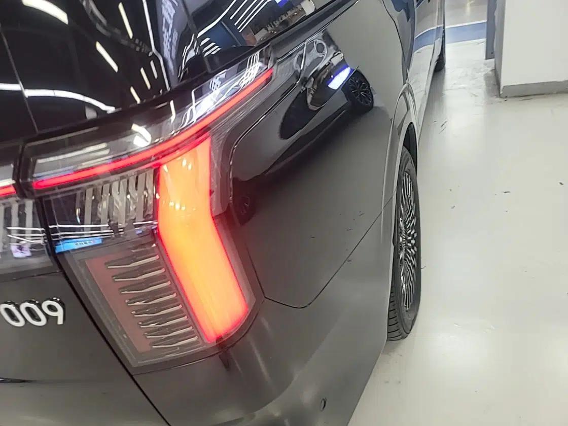 Zeekr 009 2024 Six-Seat Executive Version 4WD 108 kWh — миниатюра 14