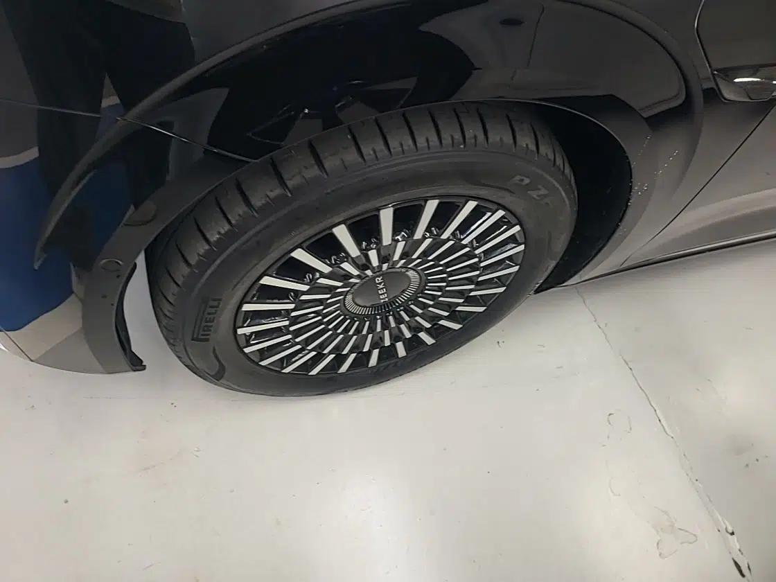 Zeekr 009 2024 Six-Seat Executive Version 4WD 108 kWh — миниатюра 15