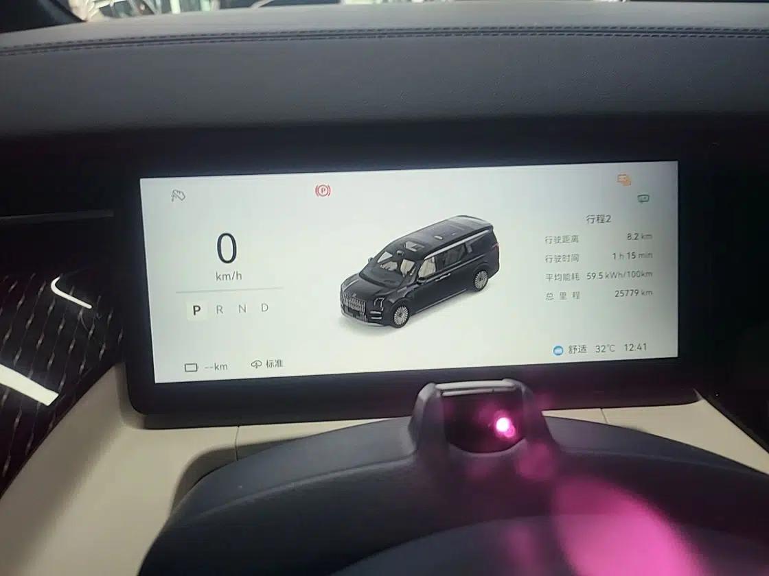 Zeekr 009 2024 Six-Seat Executive Version 4WD 108 kWh — миниатюра 19