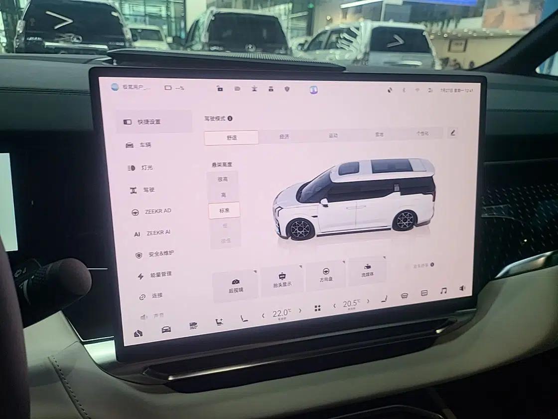 Zeekr 009 2024 Six-Seat Executive Version 4WD 108 kWh — миниатюра 20