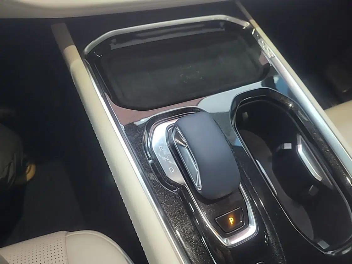 Zeekr 009 2024 Six-Seat Executive Version 4WD 108 kWh — миниатюра 21