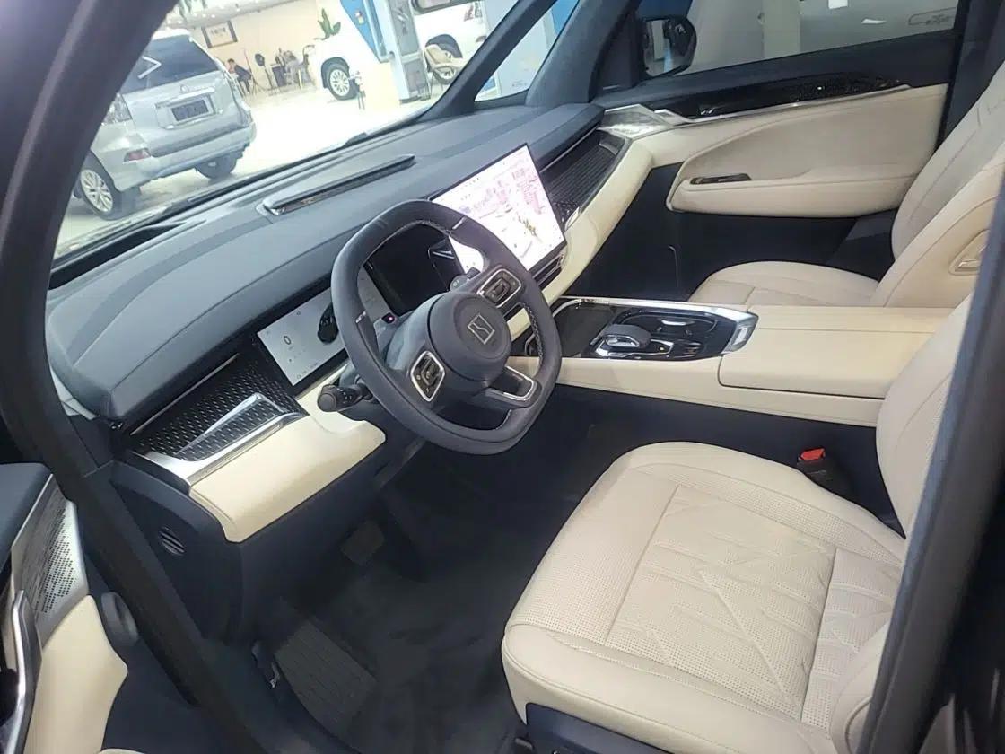 Zeekr 009 2024 Six-Seat Executive Version 4WD 108 kWh — миниатюра 23