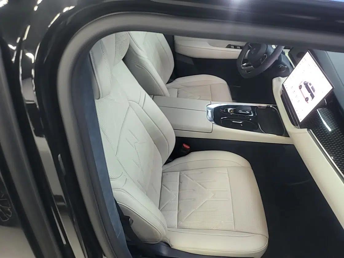 Zeekr 009 2024 Six-Seat Executive Version 4WD 108 kWh — миниатюра 24