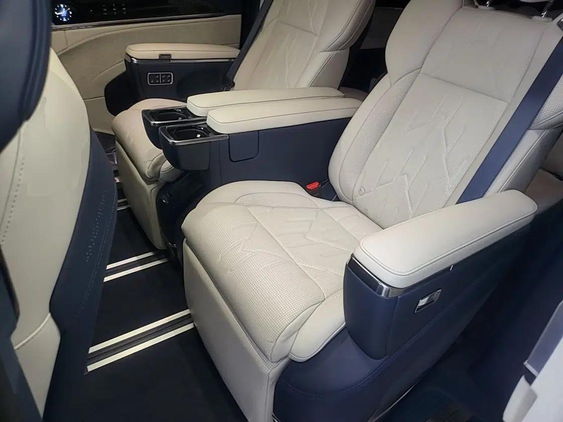 Zeekr 009 2024 Six-Seat Executive Version 4WD 108 kWh — миниатюра 25