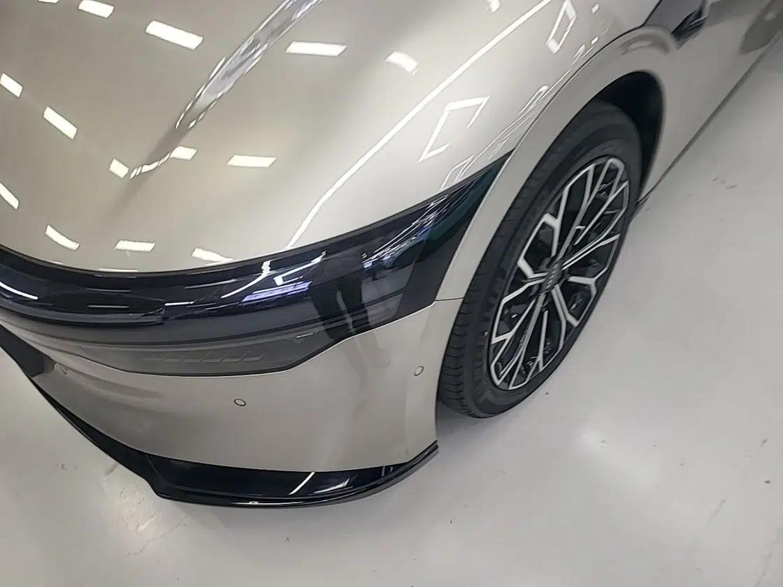 Zeekr 007 2024 Four-Wheel Drive Version 75 kWh — миниатюра 8