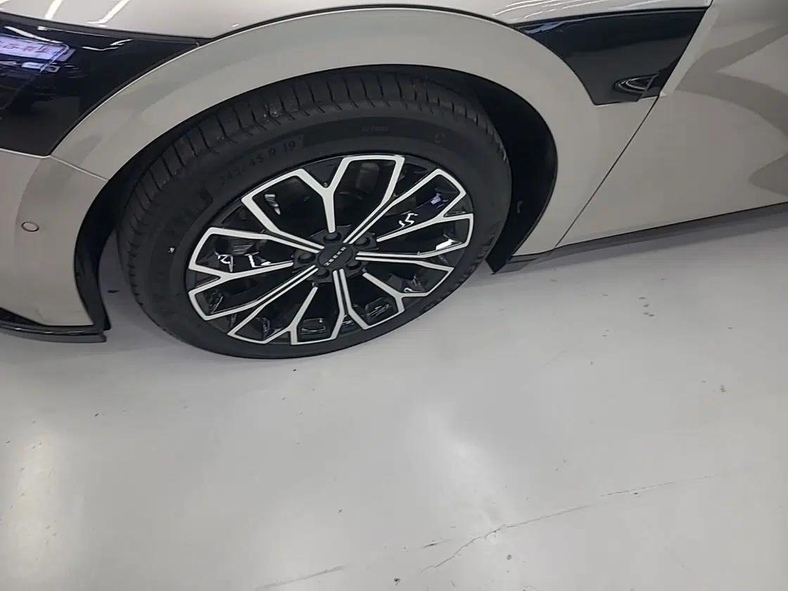 Zeekr 007 2024 Four-Wheel Drive Version 75 kWh — миниатюра 10