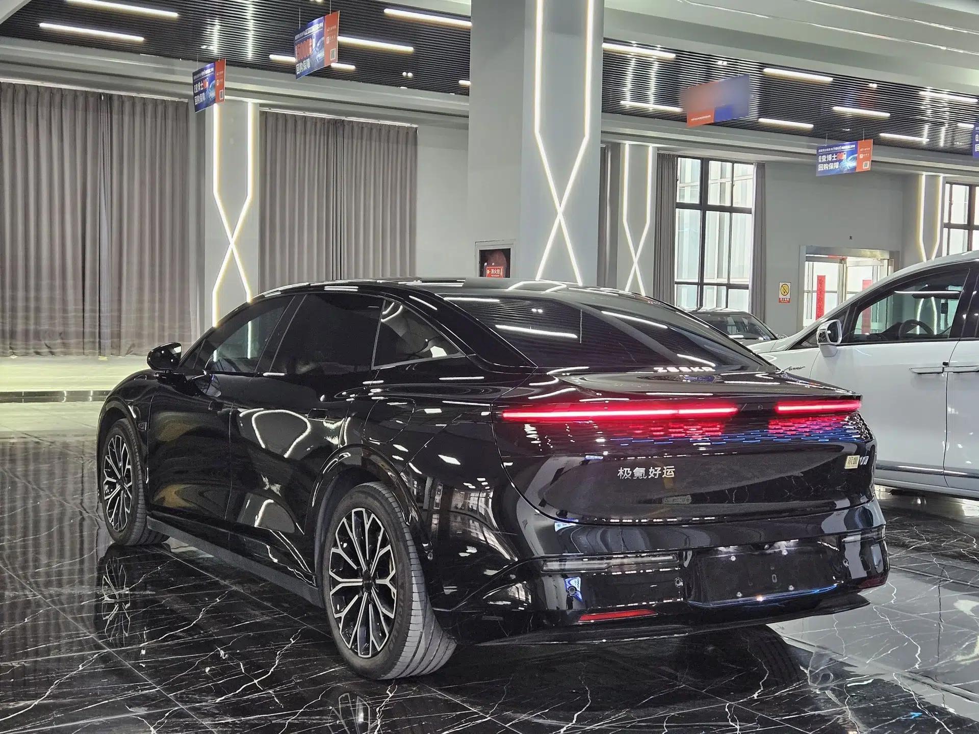 Zeekr 007 2024 Four-Wheel Drive Version 75 kWh — миниатюра 14