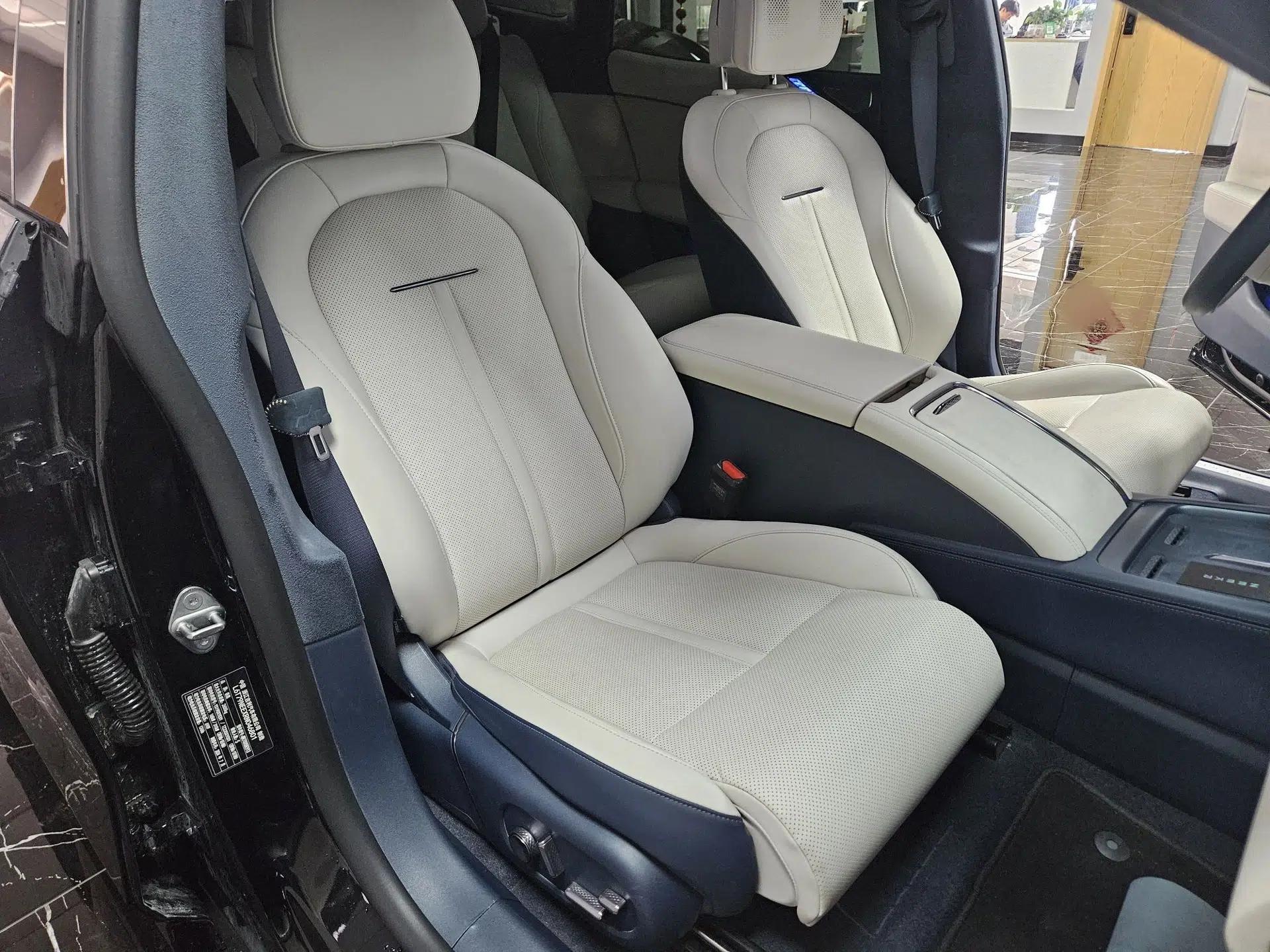 Zeekr 007 2024 Four-Wheel Drive Version 75 kWh — миниатюра 25