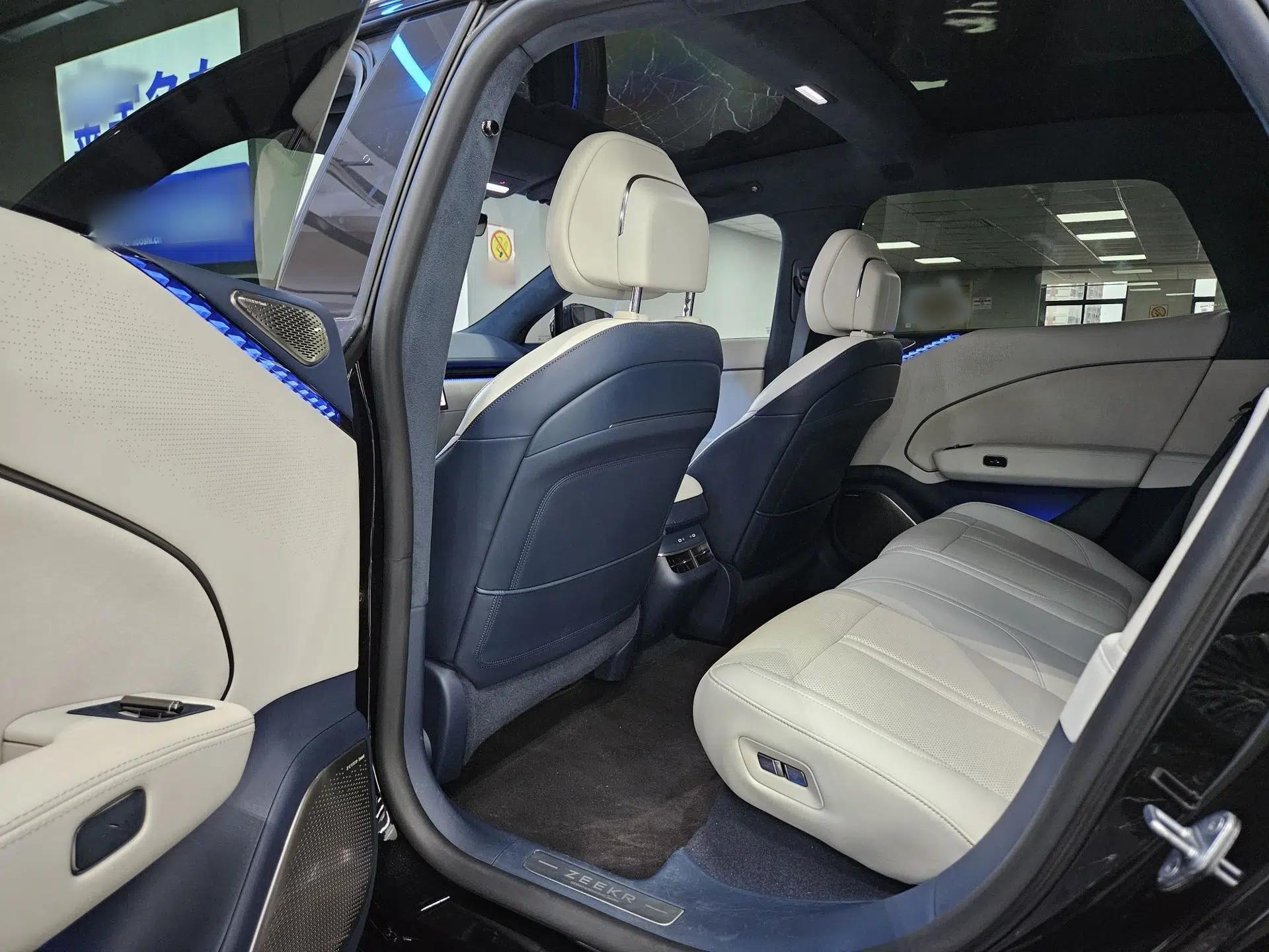 Zeekr 007 2024 Four-Wheel Drive Version 75 kWh — миниатюра 30