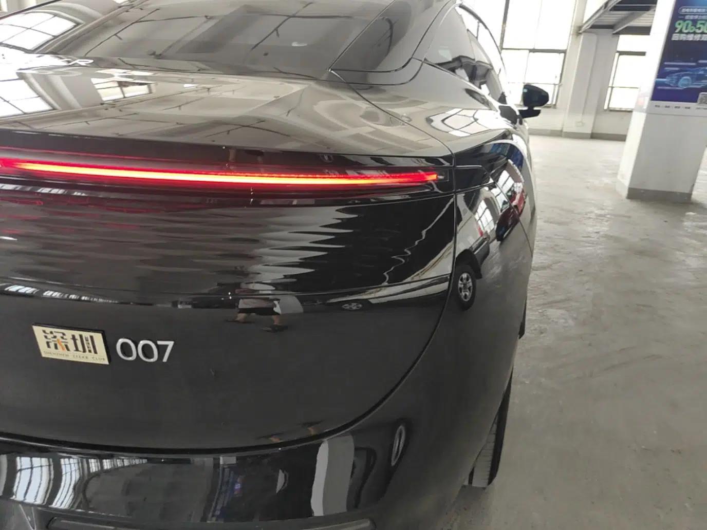 Zeekr 007 2024 Four-Wheel Drive Version 75 kWh — миниатюра 9