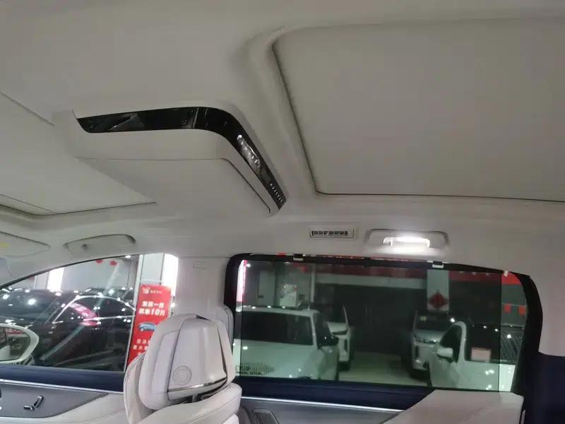 Buick GL8 PHEV 2024 Luxury 1.5T 7-Seat Edition — миниатюра 3