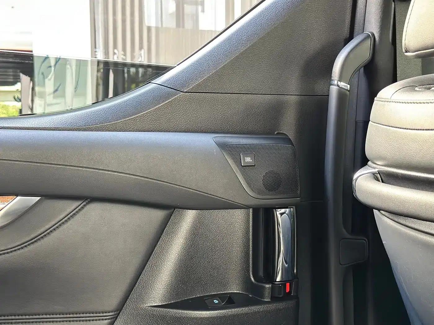 2015 Alphard 3.5L Premium Edition — миниатюра 20