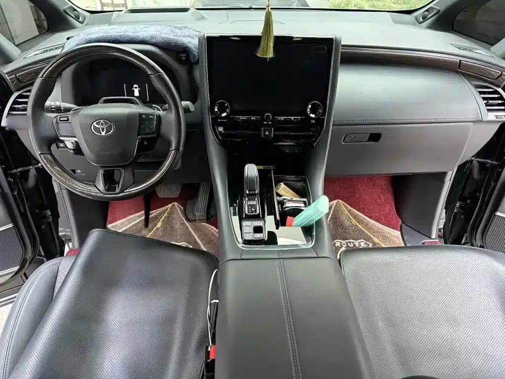 2024 Alphard Hybrid 2.5L Premium Edition — миниатюра 3