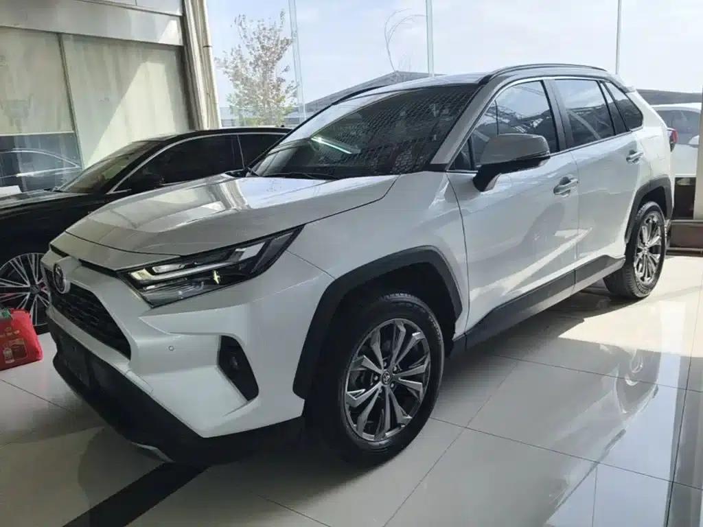2023 RAV4 2.0L CVT 2WD Fashion Plus Edition — миниатюра 1