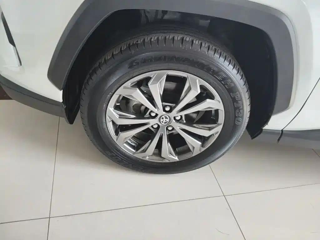 2023 RAV4 2.0L CVT 2WD Fashion Plus Edition — миниатюра 23